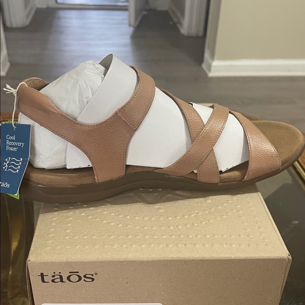 Taos Footwear Women's Sandals in Tan and Cream - Picture 5 of 9